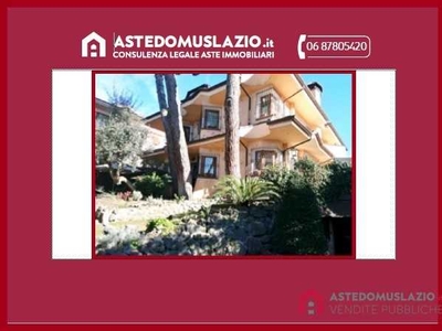Villa in Vendita a Grottaferrata Via Cassani