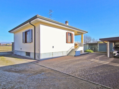 Villa in vendita a Misinto Monza Brianza