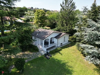 Villa in Vendita in Via del Torchio a Manerba del Garda