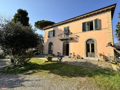 Villa in Vendita in Via delle Ville a Lucca