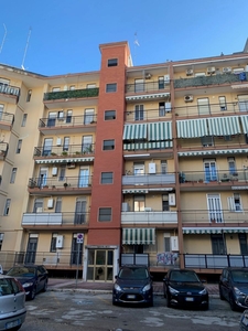 Appartamento di 4 vani /110 mq a Bari - San Pasquale alta (zona campus)