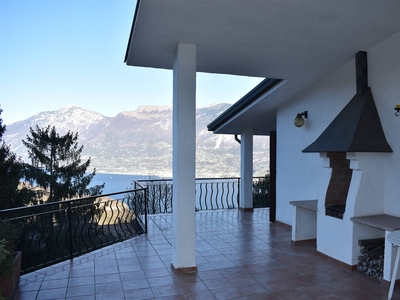 Villa in vendita a Tignale Brescia Prabione