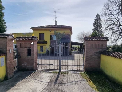 Casa Indipendente in Vendita ad Cadelbosco di Sopra - 290000 Euro