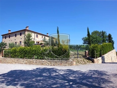 Rustico con giardino a Castelnuovo Berardenga