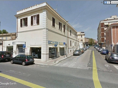 Abbigliamento in in affitto da privato a Civitavecchia via San Vincenzo Strambi, 12A