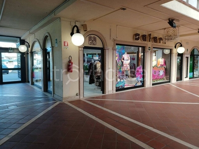 Abbigliamento in in affitto da privato ad Anzio viale Antium, 6