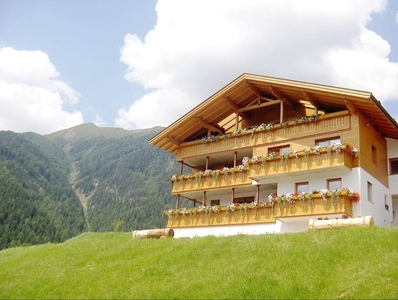 Appartamento 'Matscherhof Helena' con vista sulle montagne, giardino in comune e balcone