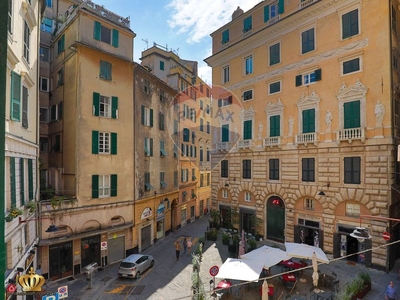 Appartamento in Vendita in Via Lomellini 1 a Genova