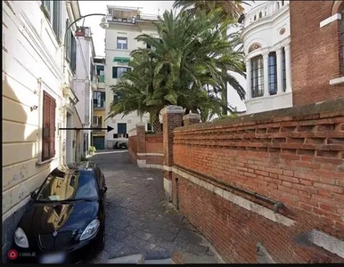 Appartamento in Vendita in Via Nicola Ricciardi a Napoli