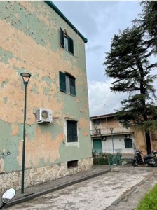 Appartamento in Vendita in Via Vincenzo Ciaravolo a Napoli