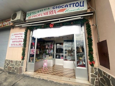 Cartoleria in affitto a Castelnuovo di Porto via Roma, 78