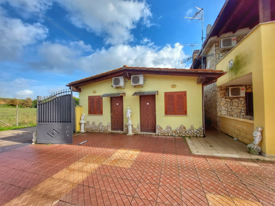 Casa in vendita in Pomezia, Italia