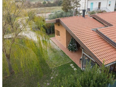 Casa indipendente in vendita a Pesaro
