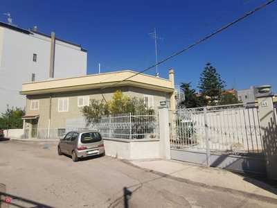 Casa indipendente in Vendita in Via Bainsizza a Bari