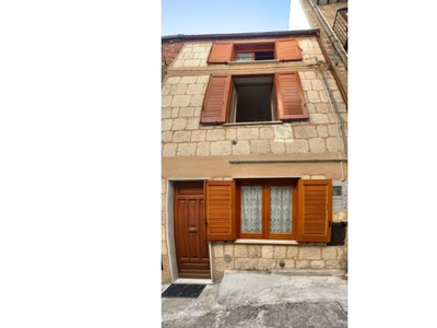Casa indipendente in vendita a Petralia Sottana, Via Trento 9