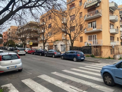 Laboratorio in affitto a Roma via Rocca di Papa, 23