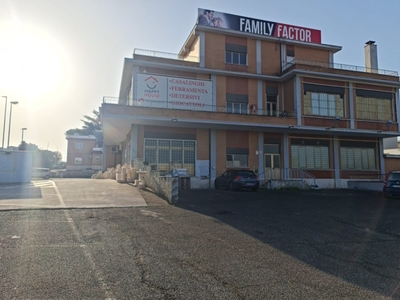 Locale Commerciale in affitto ad Ariccia via Nettunense
