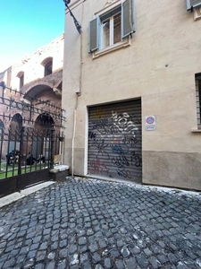 Magazzino in affitto a Roma salita del Grillo