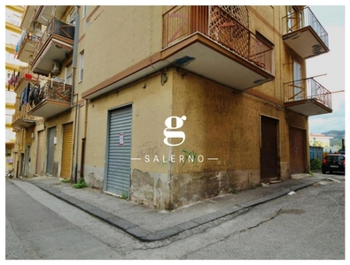 magazzino-laboratorio in vendita a Salerno