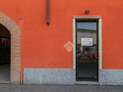 Negozio in affitto a Borgo San Giacomo via Solferino, 24