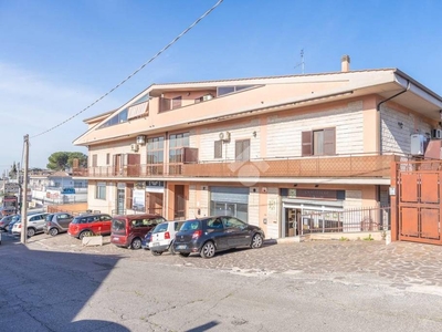 Negozio in affitto a Guidonia Montecelio locale commerciale via anticoli corrado, 39