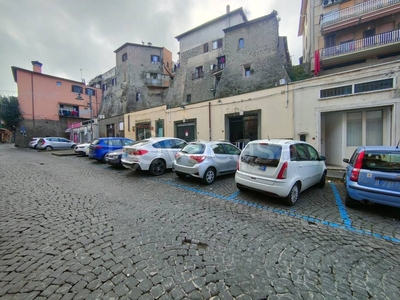 Negozio in affitto a Marino viale Giuseppe Mazzini