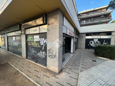 Negozio in affitto a Pomezia via Urbano Rattazzi, 26