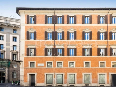 Negozio in affitto a Roma via della Stamperia, 64