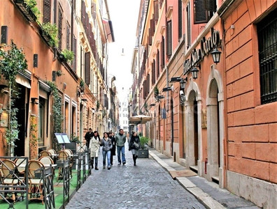 Negozio in affitto a Roma via delle Carrozze