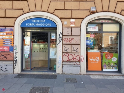 Negozio/Locale commerciale in Vendita in Piazza di Porta Maggiore a Roma