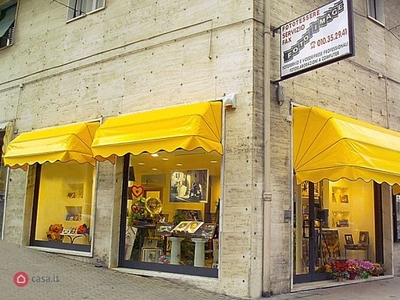 Negozio/Locale commerciale in Vendita in Via Aldo Manuzio a Genova