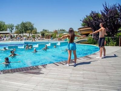 Roulette per 6 persone con piscina per bambini