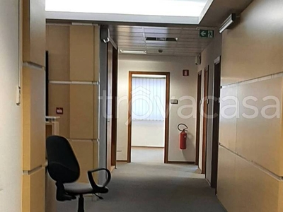 Ufficio in affitto a Roma via Sardegna, 38001