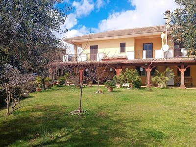 Villa bifamiliare in C/Da Prioli, 40, San Vincenzo La Costa (CS)