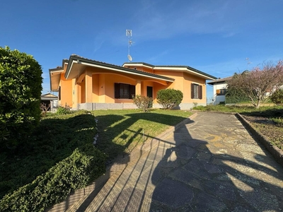 Villa in Via Raitè, 65, Sartirana Lomellina (PV)