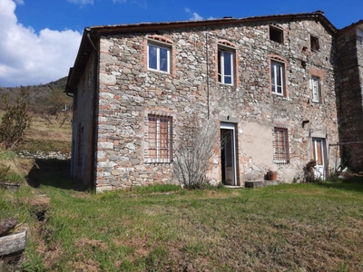 villa indipendente in vendita a Borgo a Mozzano