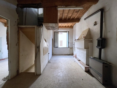 Casa indipendente da ristrutturare a Camaiore