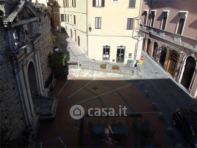 Appartamento in Vendita in Piazza Bartolomeo D'Alviano a Todi