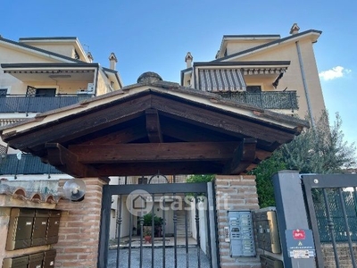 Appartamento in Vendita in Via Cassano d'Adda a Roma