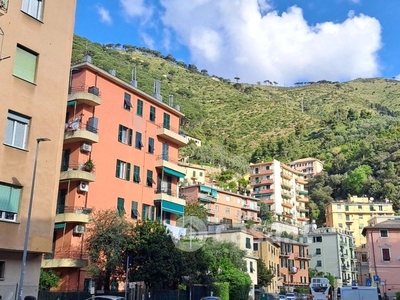 Appartamento in Vendita in Via del Commercio a Genova