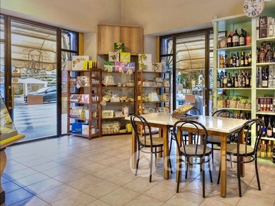 Bar in Vendita in Viale Michelangelo 30 a Arezzo