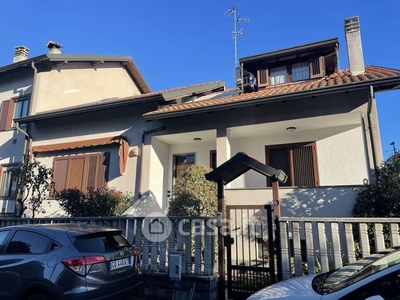Casa Bi/Trifamiliare in Vendita in Via Firenze 10 a Limbiate