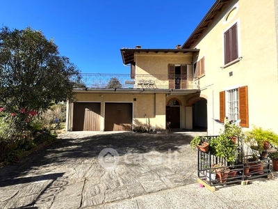 Casa Bi/Trifamiliare in Vendita in Via leggiuno a Laveno-Mombello