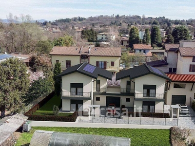 Casa Bi/Trifamiliare in Vendita in Via Piave a Azzate
