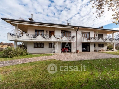 Casa Bi/Trifamiliare in Vendita in Via Schenelle 6 a Pieve di Soligo