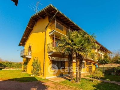 Casa indipendente in Vendita in Via Cascine Bellini 4 a Oleggio