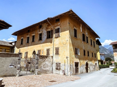 Casa indipendente in Vendita in Via Giovan Battista Mattei 42 a Comano Terme