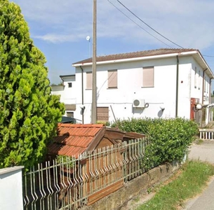 Casa indipendente in Via Pradespin, Lendinara, 6 locali, 1 bagno