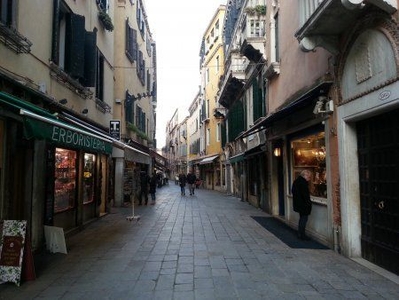 Negozio/Locale commerciale in Vendita in Calle dei Boteri a Venezia