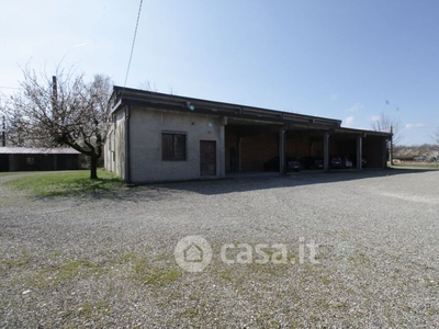 Magazzino in Vendita in Strada San Biagio a Borgonovo Val Tidone